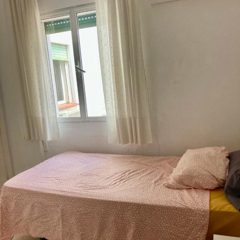 Budget Good Location Bedroom - Single Room - 1