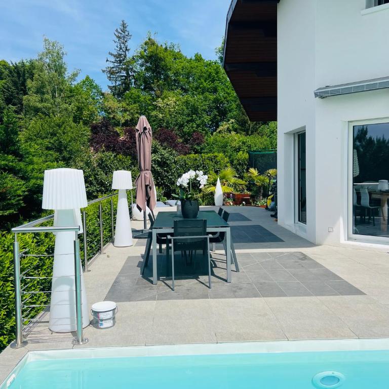 Villa avec piscine à 5 minutes du lac - Three-Bedroom Villa - 37
