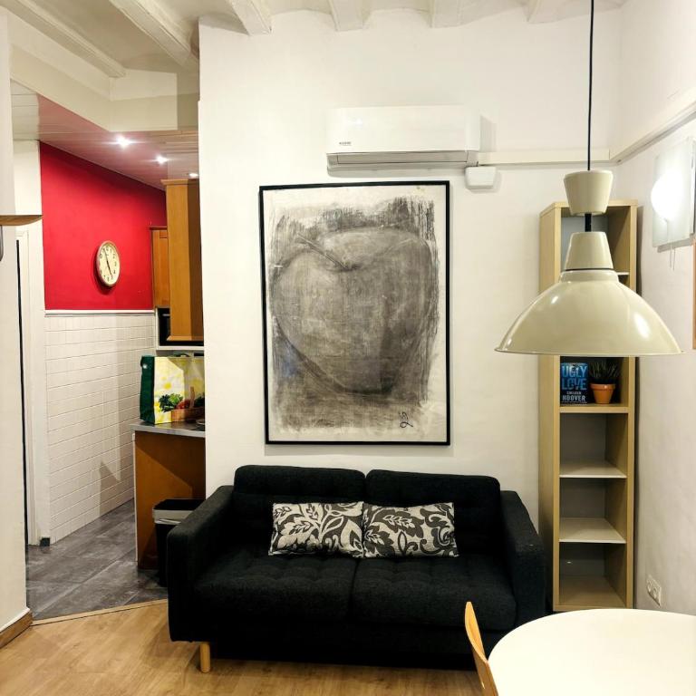 Charming Stay in Barcelona Near Las Ramblas - Two-Bedroom Apartment - 1