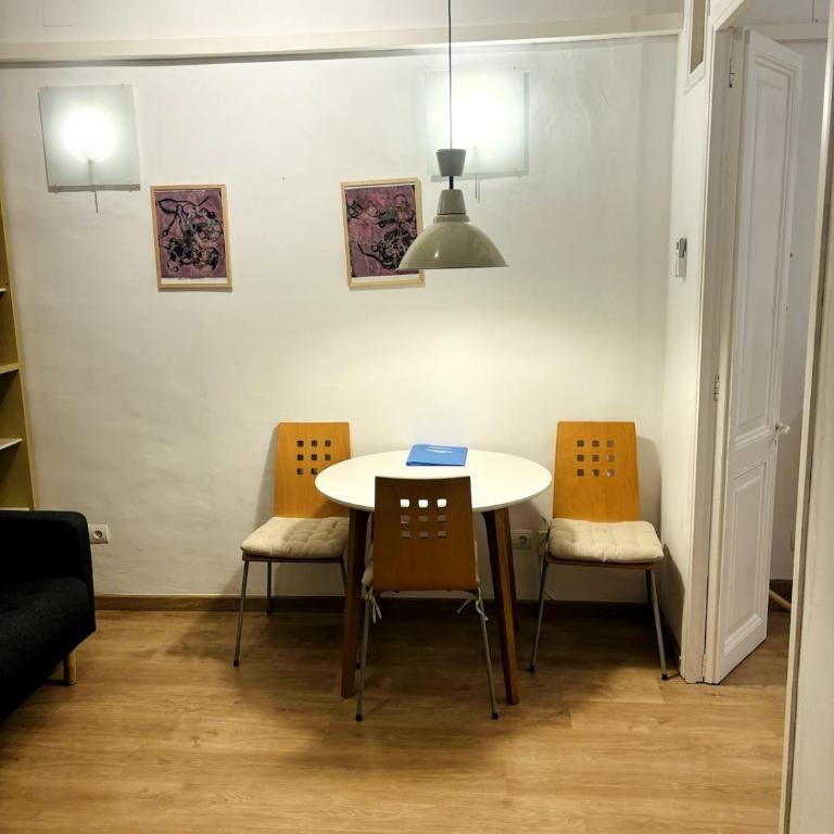 Charming Stay in Barcelona Near Las Ramblas - Two-Bedroom Apartment - 2