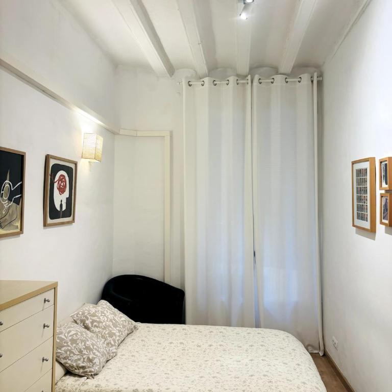 Charming Stay in Barcelona Near Las Ramblas - Two-Bedroom Apartment - 10