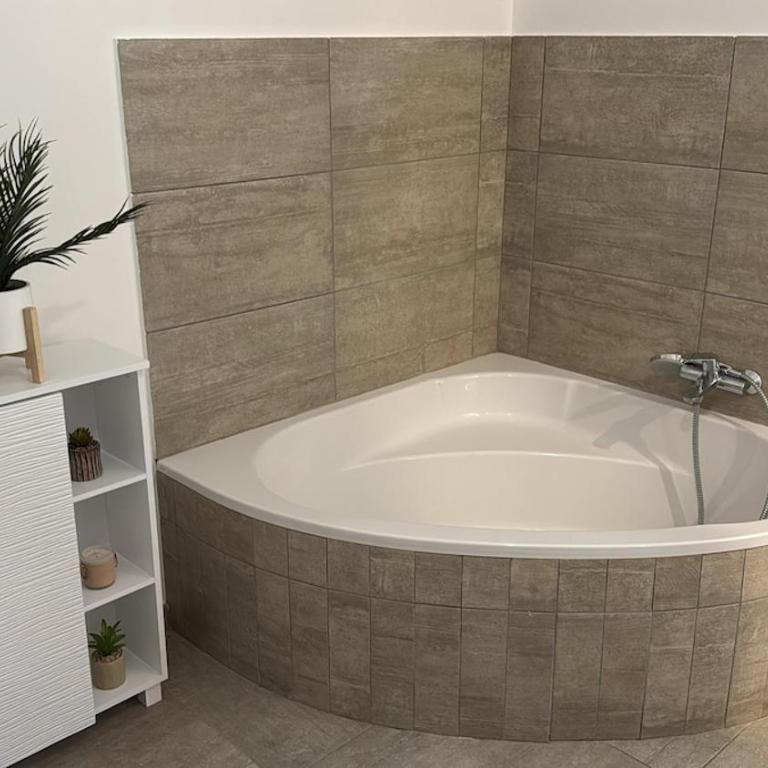 Contemporary Provençal villa with pool - Villa avec Piscine Privée - 5