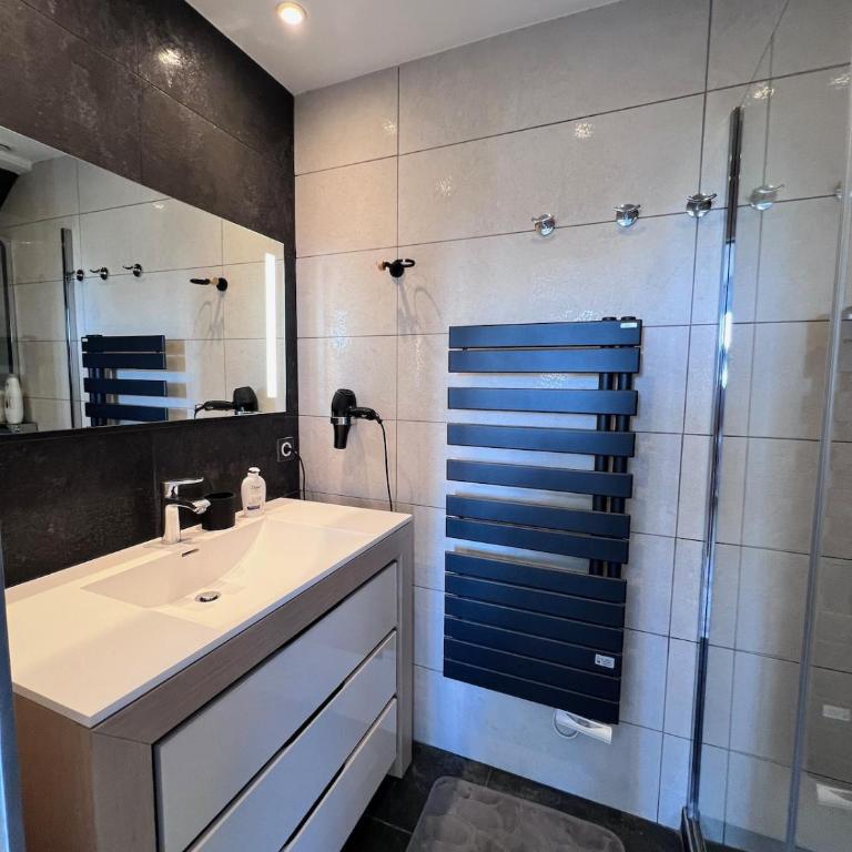 villa au calme avec piscine et vue sur le lac - Villa mit 3 Schlafzimmern - 4