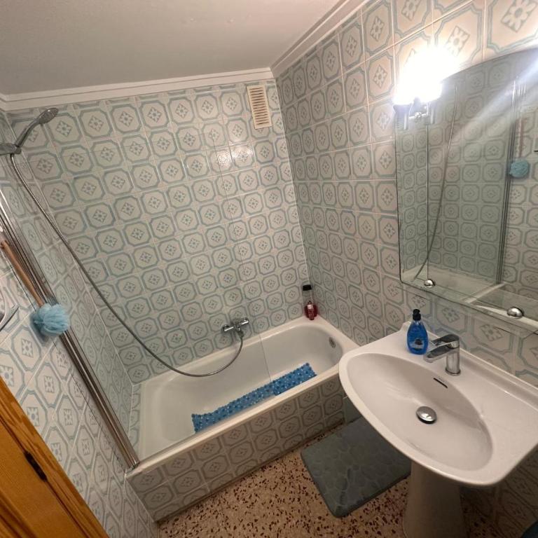 La Turia Soleada - Three-Bedroom Apartment with Balcony - 13