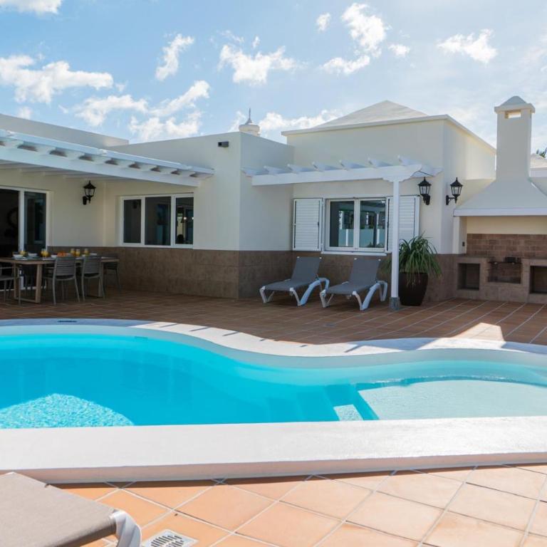 Villa Mamelo - Three-Bedroom House - 1