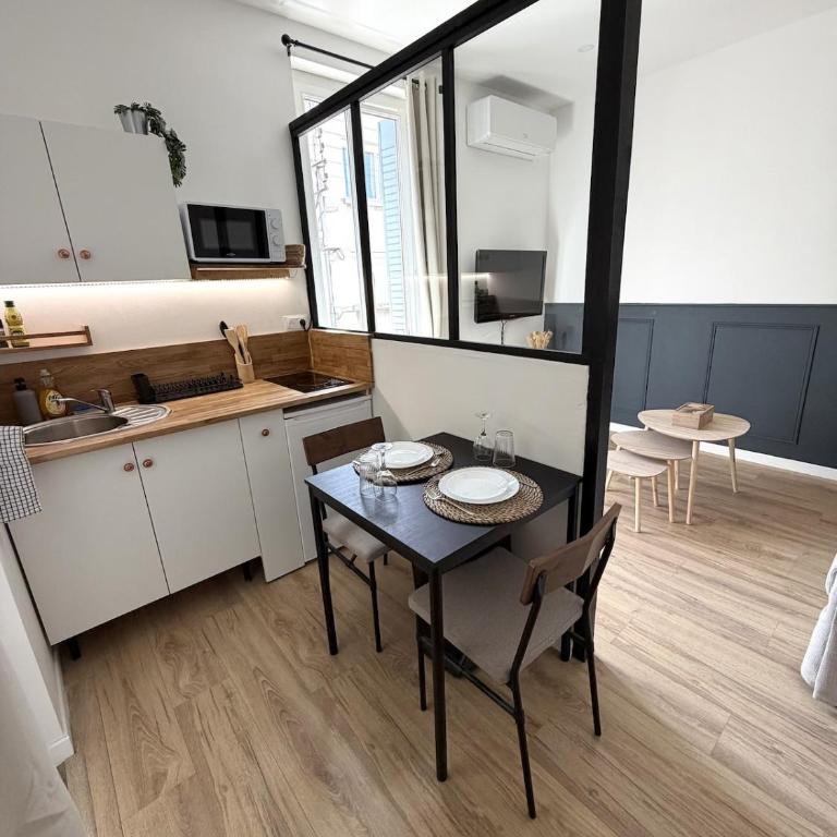 Charmant studio climatise proche remparts 5min - Appartement 2 Chambres - 1