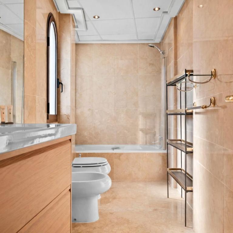 Las Lomas Marbella Club Golden Mile - Apartamento de 2 dormitorios con vistas a la piscina - 25