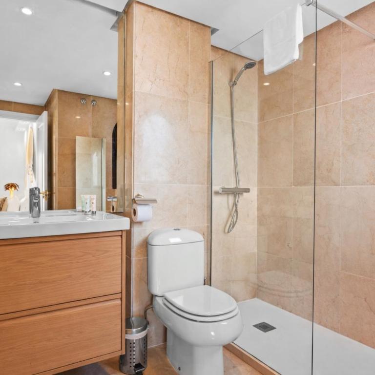 Las Lomas Marbella Club Golden Mile - Apartamento de 2 dormitorios con vistas a la piscina - 34