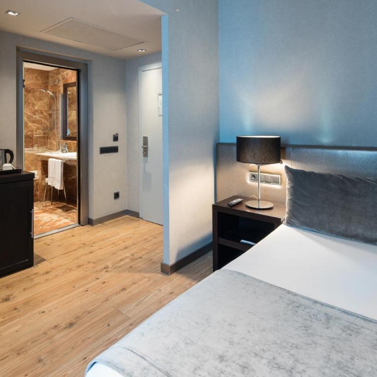 Catalonia Portal de l'Angel - Double or Twin Room with View - 5