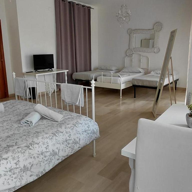 Castello Aragonese Rooms - Family Room with Sea View - 3