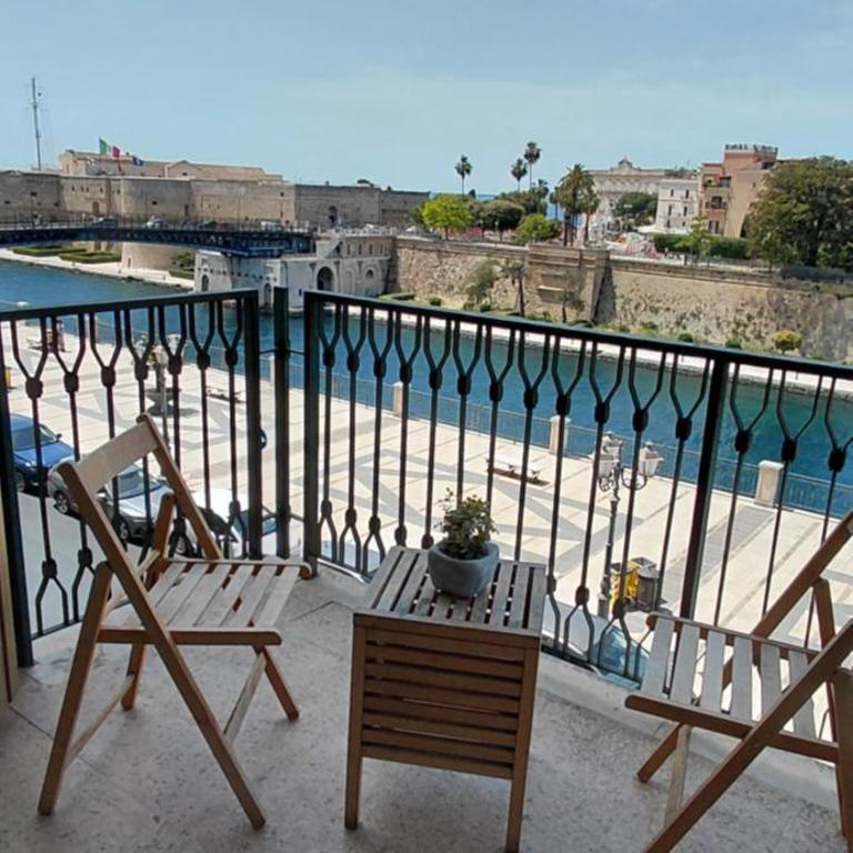 Castello Aragonese Rooms - Family Room with Sea View - 1