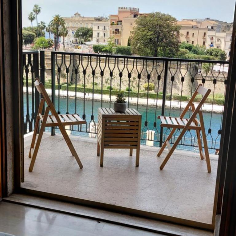 Castello Aragonese Rooms - Family Room with Sea View - 2