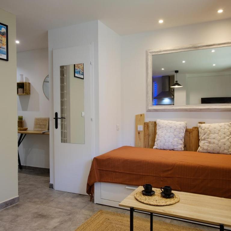 Studio cosy centre-ville climatisé à 5 min de la plage à pied - Apartment mit 1 Schlafzimmer - 3