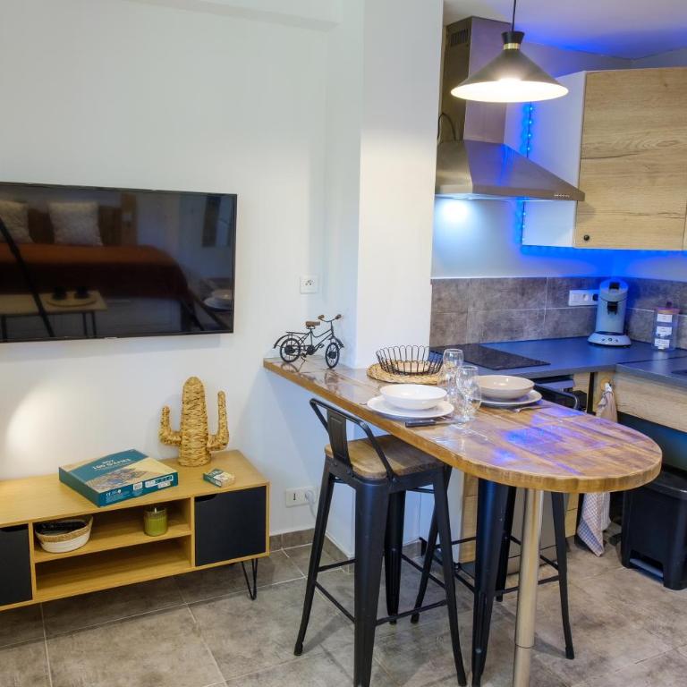 Studio cosy centre-ville climatisé à 5 min de la plage à pied - Apartment mit 1 Schlafzimmer - 5