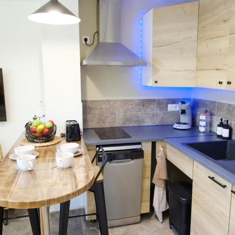 Studio cosy centre-ville climatisé à 5 min de la plage à pied - Apartment mit 1 Schlafzimmer - 9