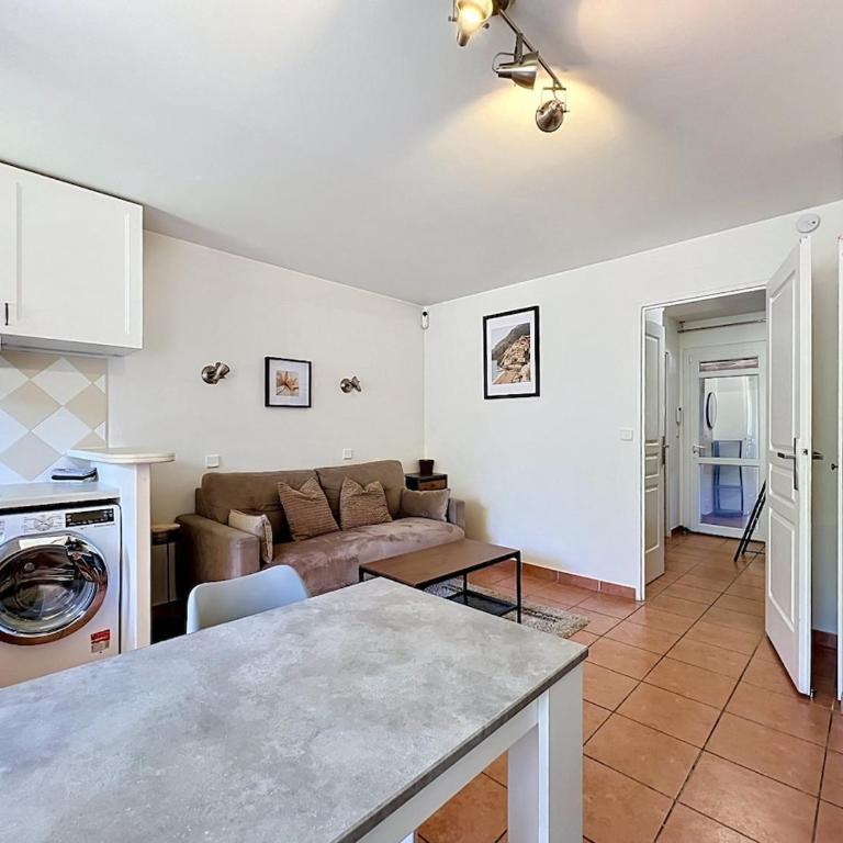 Mandelieu-la-Napoule Studio - Apartment with Garden View - 21
