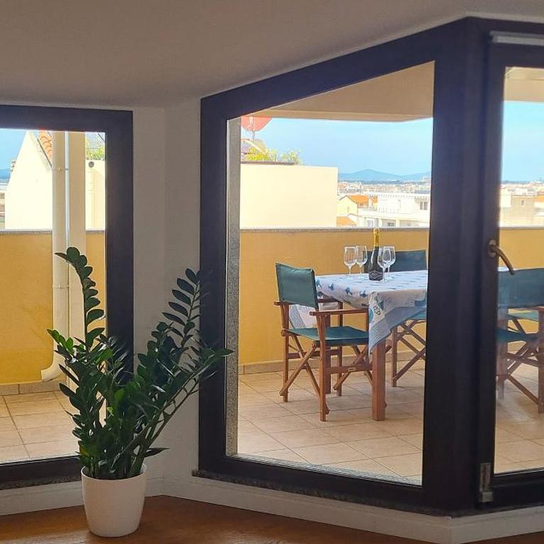 Attico Mansardato con Terrazza Vista Mare Alghero - Appartamento con 1 Camera da Letto - 1
