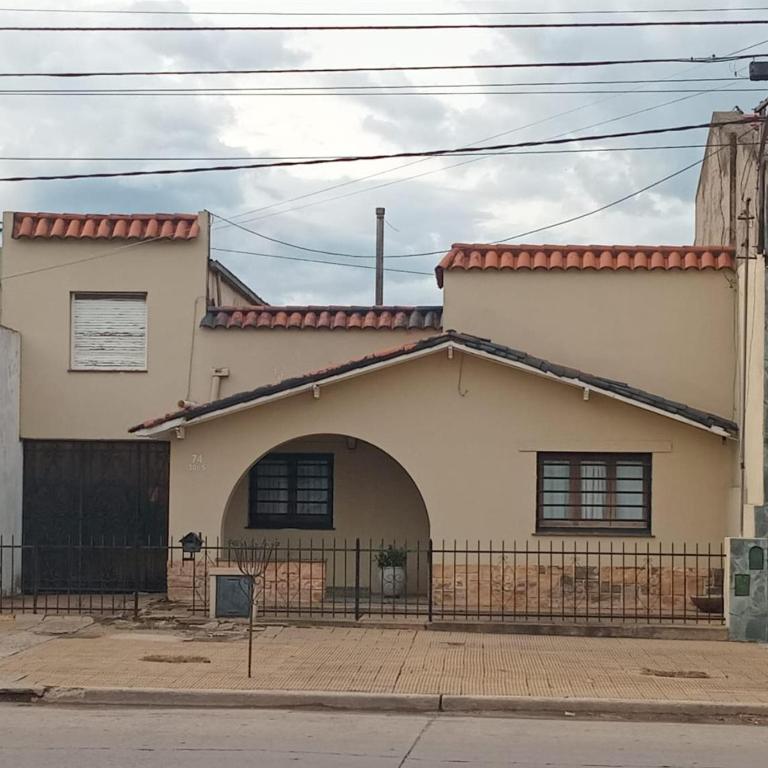 Dambofamily - Two-Bedroom House - 3