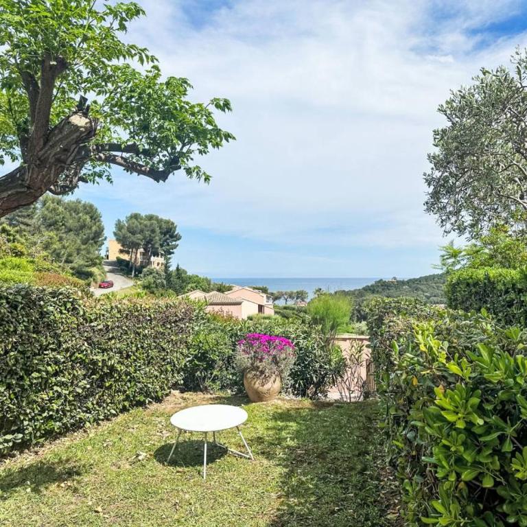 Cap Estérel Vue mer Piscine Parking 6 pers - Ferienhaus - 13