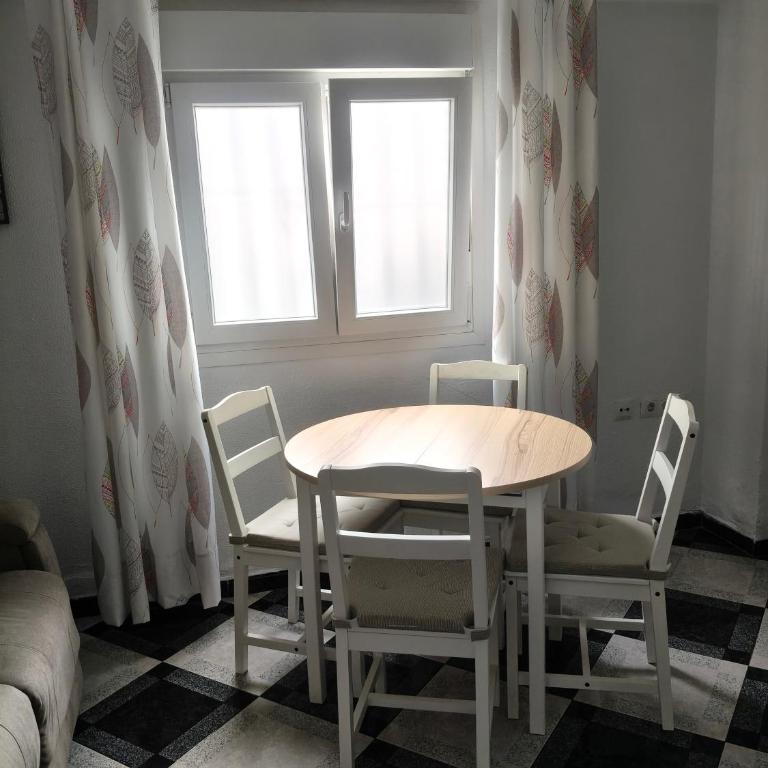Piso calidad precio junto a la Playa de la Victoria - Apartamento de 2 dormitorios - 3