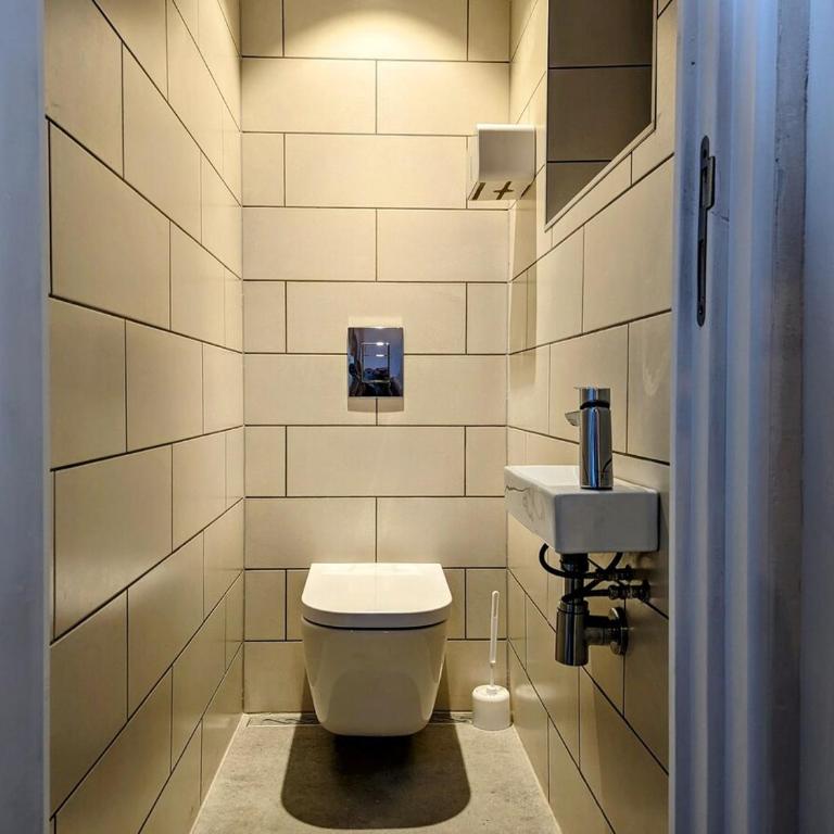 Super spacious, Beautiful apartment Great hikes - Two-Bedroom Apartment - 3