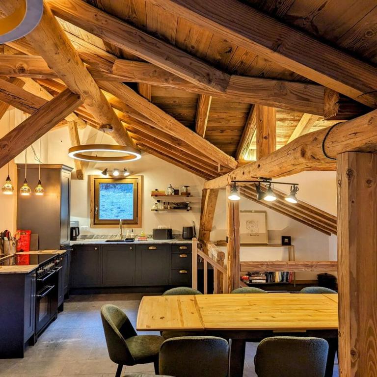 Super spacious, Beautiful apartment Great hikes - Two-Bedroom Apartment - 8
