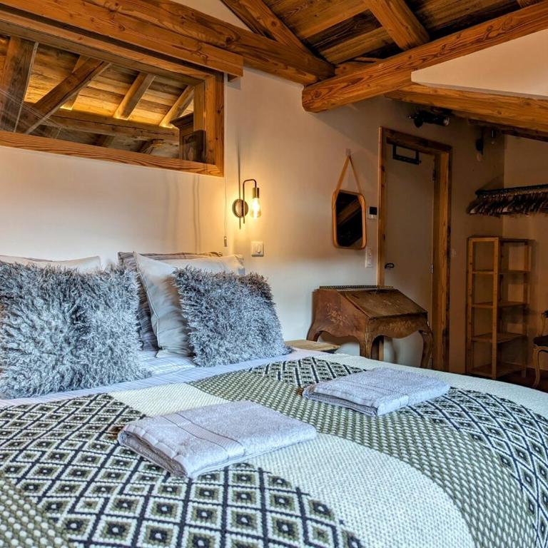 Super spacious, Beautiful apartment Great hikes - Two-Bedroom Apartment - 16