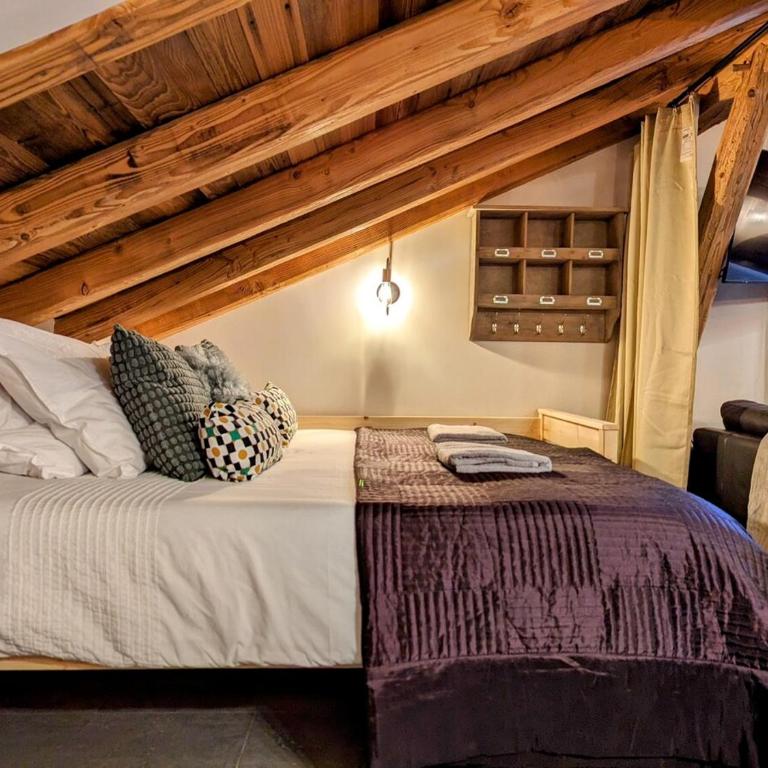 Super spacious, Beautiful apartment Great hikes - Two-Bedroom Apartment - 17