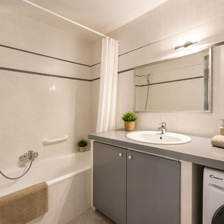FRGK Tamaris Apartment Antibes Terrace, AC & Ultra-Fast Wi-Fi - Apartamento de 1 dormitorio con terraza - 5