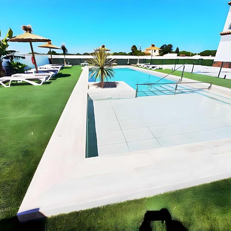 Apartamento con Piscina compartida y Terraza privada - Apartamento - 4