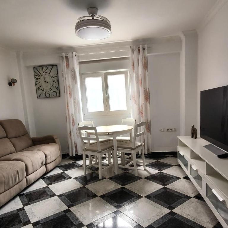 Piso calidad precio junto a la Playa de la Victoria - Apartamento de 2 dormitorios - 1