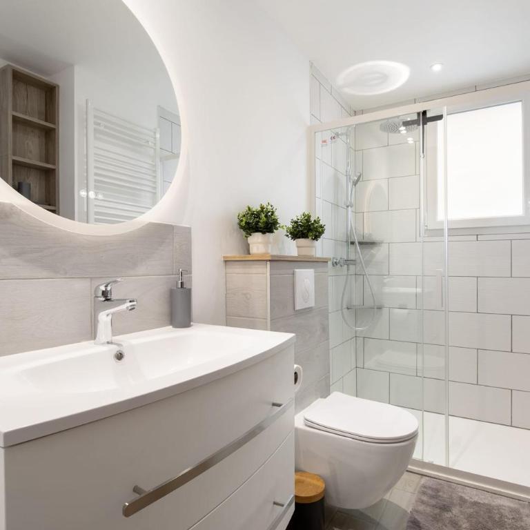 La Maison de lÉcume Maison rénovée avec jardin à 10 min des plages - Maison 4 Chambres - 13