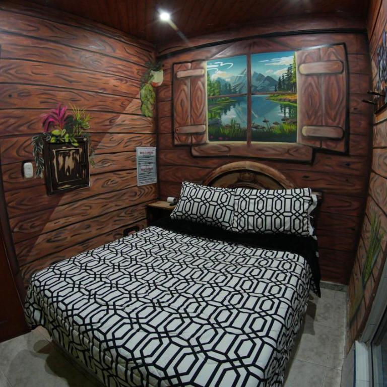 Hotel Tematico Madrid - Double Room with Private Bathroom - 5