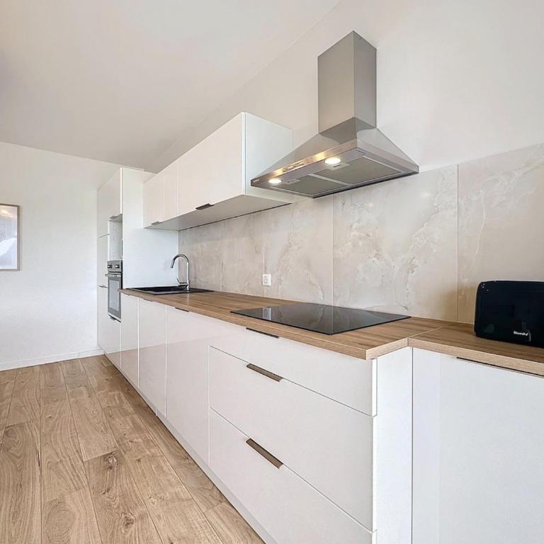 Superbe Appartement 6 personnes - Terrasse vue mer à Antibes - Climatisation - Parking Privé - Two-Bedroom Apartment - 7