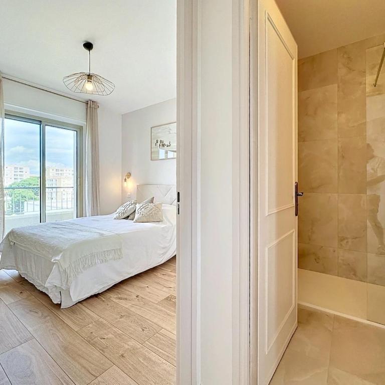 Superbe Appartement 6 personnes - Terrasse vue mer à Antibes - Climatisation - Parking Privé - Two-Bedroom Apartment - 18