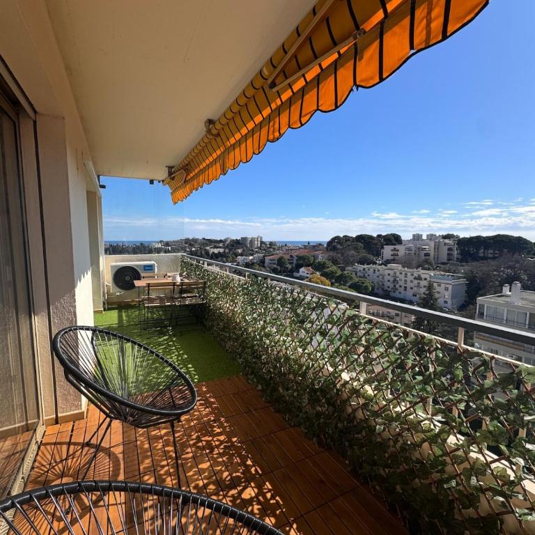 Superbe Appartement 6 personnes - Terrasse vue mer à Antibes - Climatisation - Parking Privé - Two-Bedroom Apartment - 11