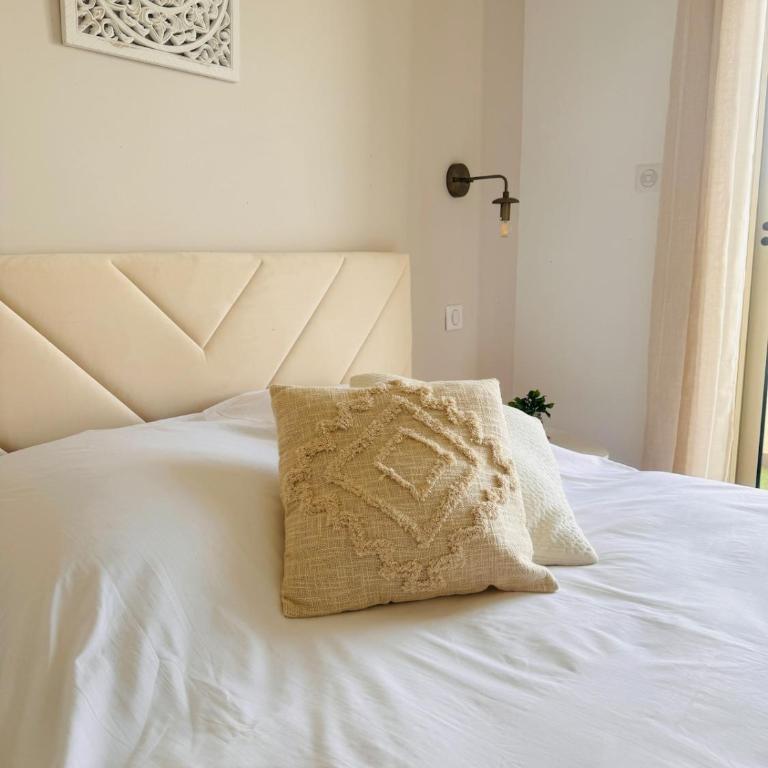 Superbe Appartement 6 personnes - Terrasse vue mer à Antibes - Climatisation - Parking Privé - Two-Bedroom Apartment - 24