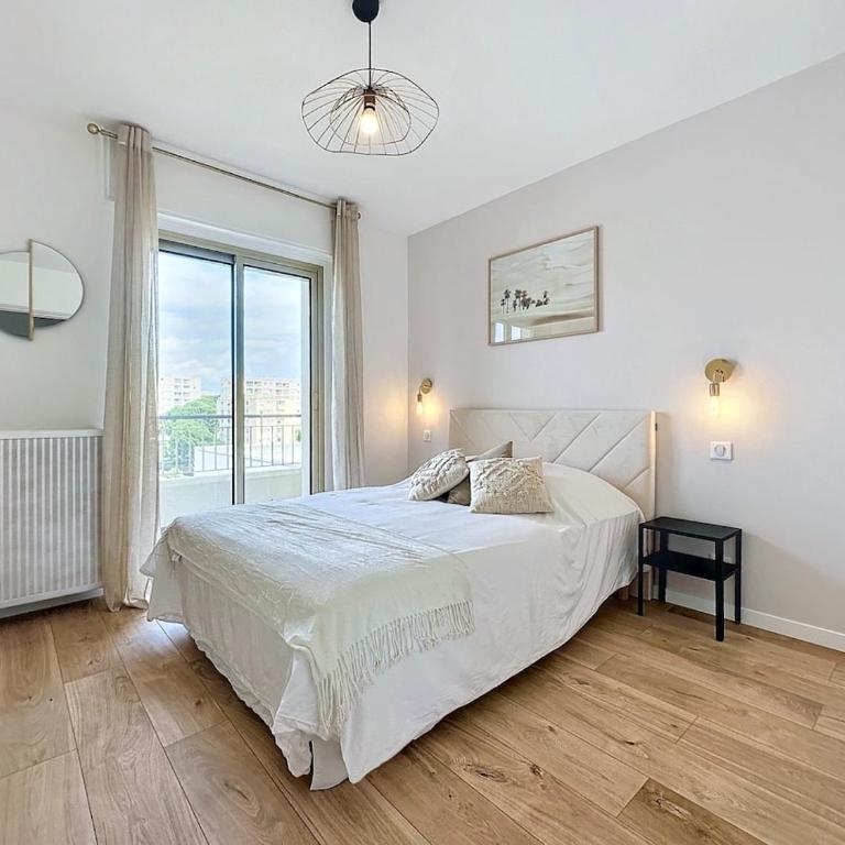 Superbe Appartement 6 personnes - Terrasse vue mer à Antibes - Climatisation - Parking Privé - Two-Bedroom Apartment - 15