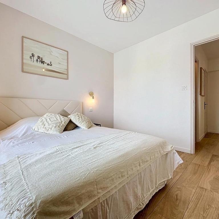 Superbe Appartement 6 personnes - Terrasse vue mer à Antibes - Climatisation - Parking Privé - Two-Bedroom Apartment - 16