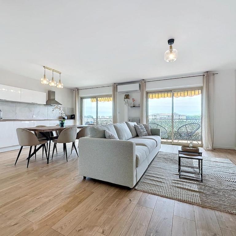 Superbe Appartement 6 personnes - Terrasse vue mer à Antibes - Climatisation - Parking Privé - Two-Bedroom Apartment - 2
