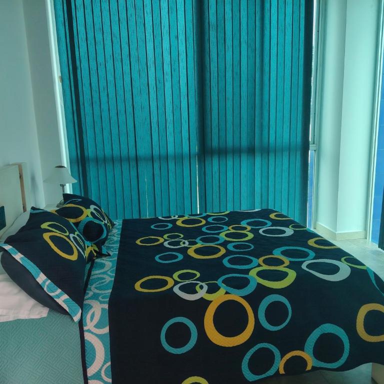 Casa suites golden - Family Room with Private Bathroom - 1