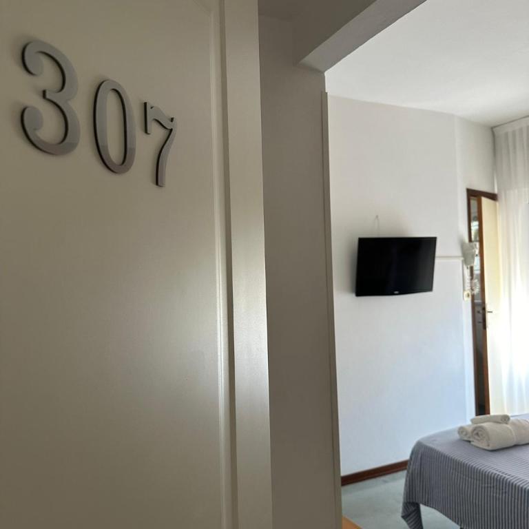 Hotel Solitude - Double Room with Balcony - 9