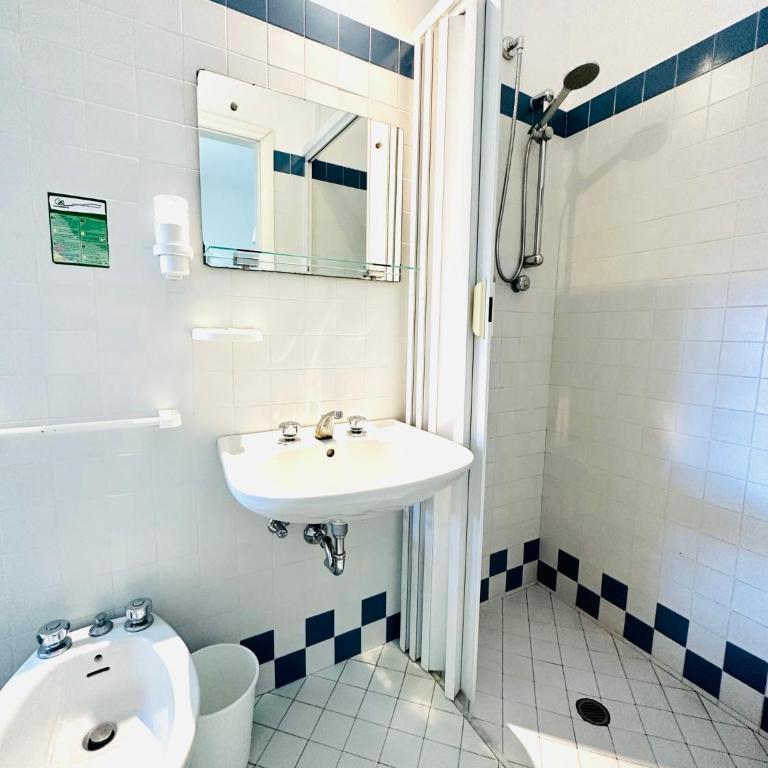Hotel Solitude - Quadruple Room with Balcony - 9