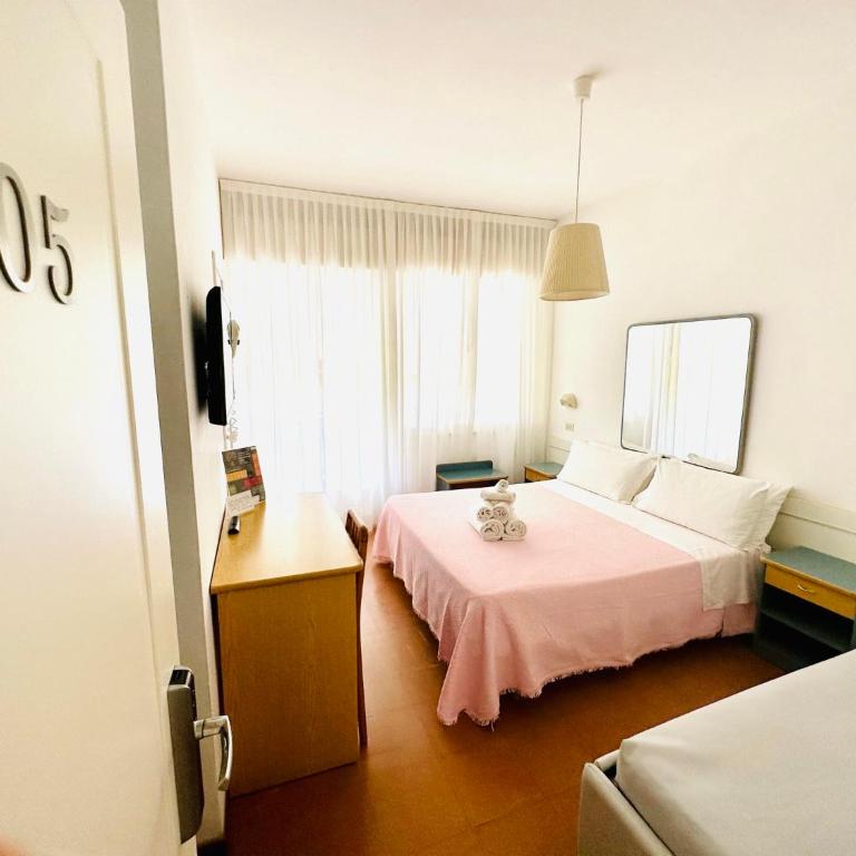 Hotel Solitude - Quadruple Room with Balcony - 2