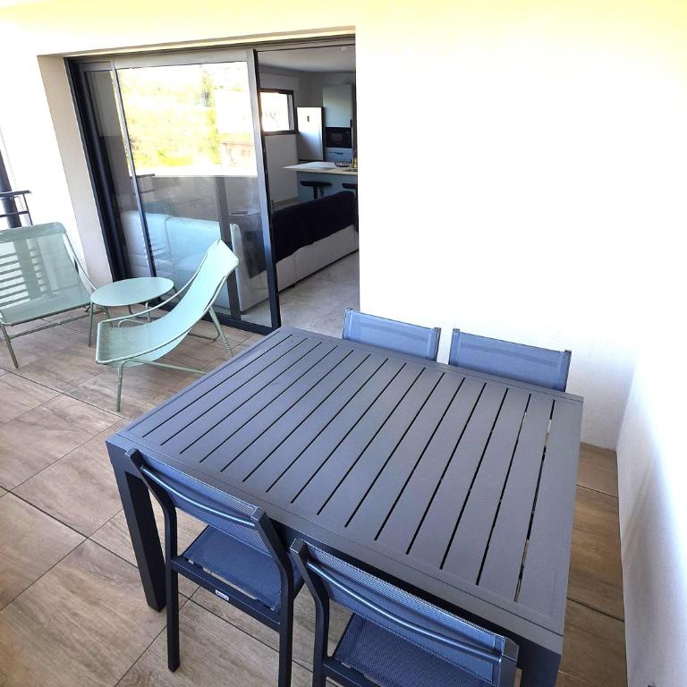 Appartement neuf T3 avec terrasse, parking et climatisation à Ajaccio - Appartamento con 2 Camere da Letto - 9