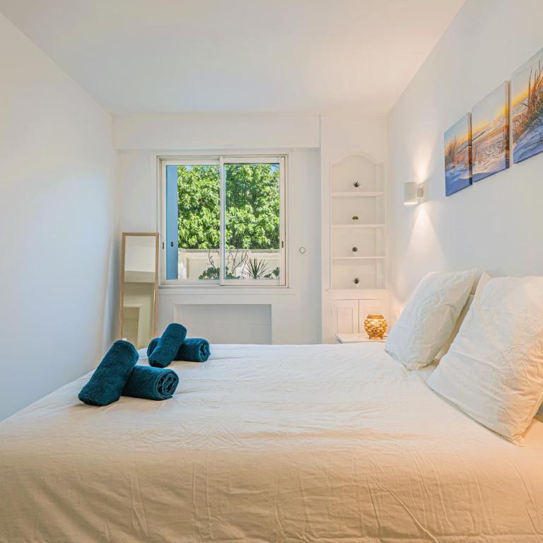 Exclusive Seafront Gem - Direct Beach Access - Terrace - Private parking - 8 people - Juan-les-Pins - Appartement 2 Chambres - 21