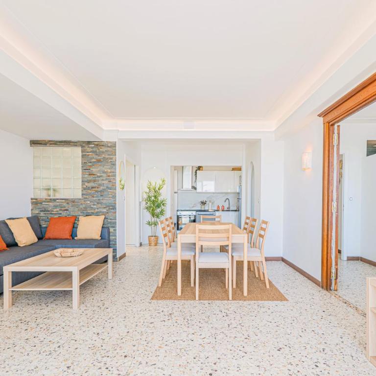 Exclusive Seafront Gem - Direct Beach Access - Terrace - Private parking - 8 people - Juan-les-Pins - Appartement 2 Chambres - 9