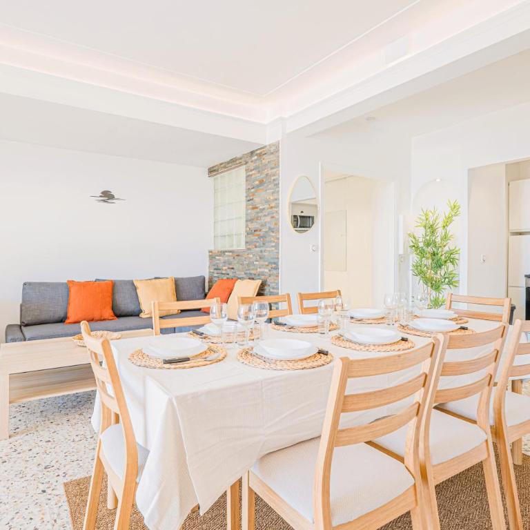Exclusive Seafront Gem - Direct Beach Access - Terrace - Private parking - 8 people - Juan-les-Pins - Appartement 2 Chambres - 8
