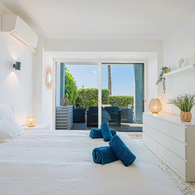 Exclusive Seafront Gem - Direct Beach Access - Terrace - Private parking - 8 people - Juan-les-Pins - Appartement 2 Chambres - 16