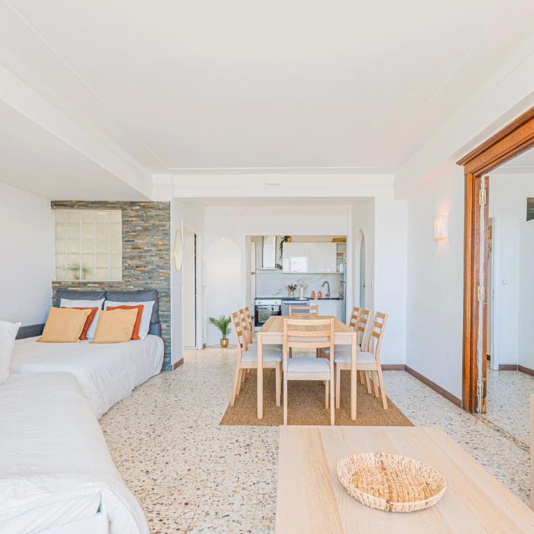 Exclusive Seafront Gem - Direct Beach Access - Terrace - Private parking - 8 people - Juan-les-Pins - Appartement 2 Chambres - 10